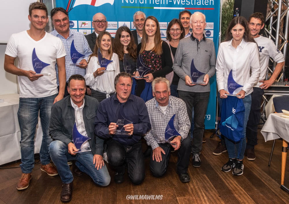 SVNRW Landesmeisterschaft: Pokalübergabe mit Uli Haase (hinten). SVNRW Landesmeisterschaft: Pokalübergabe mit Uli Haase (hinten).