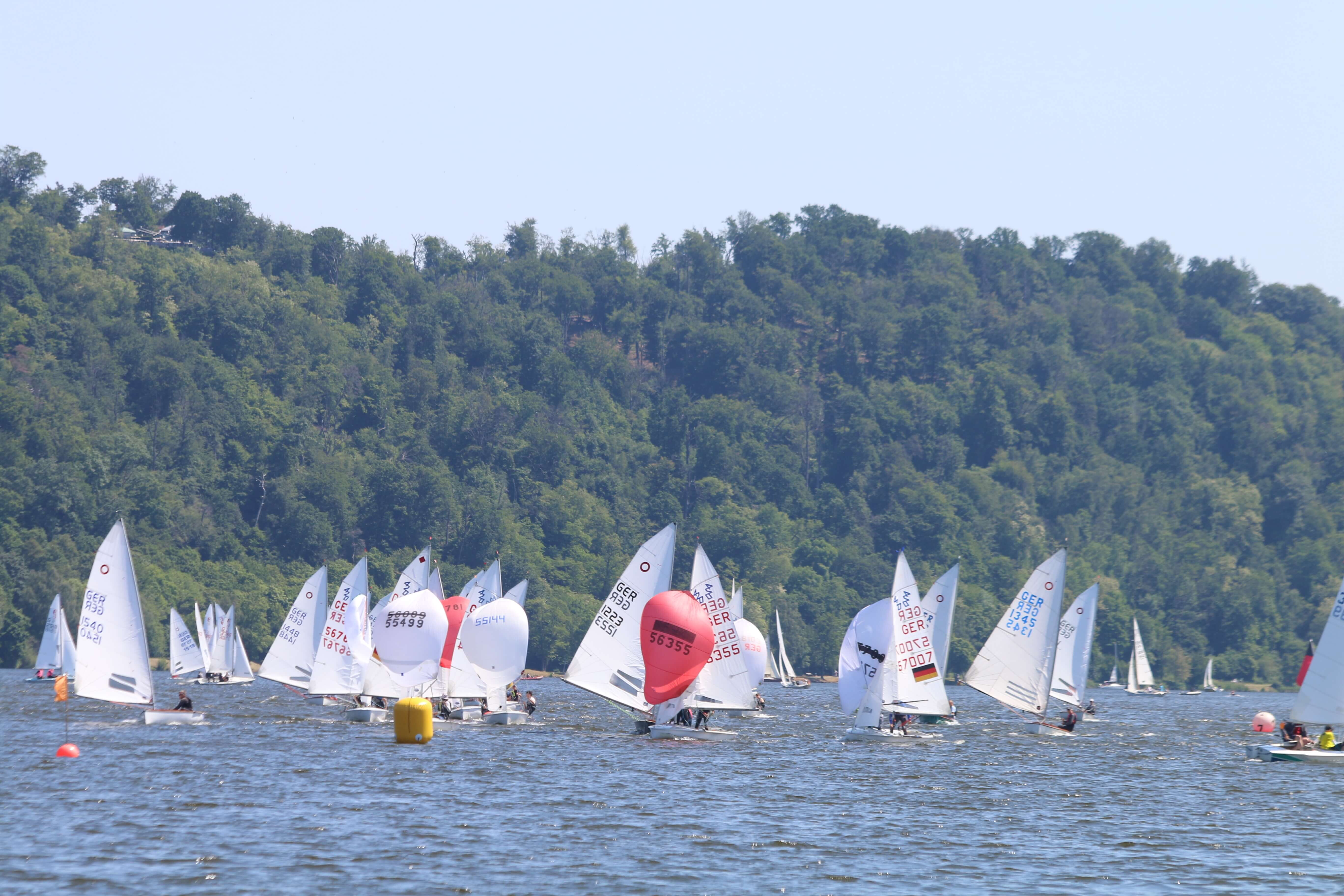 Krupp Regatta 2023: 420er bei der Annäherung zum Gate.